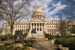 Mississippi State Capitol building, Natchez Trace Parkway, MS. Photo: ©2007 Neil Li